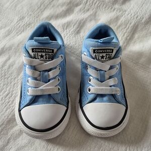 Converse toddler size 5 light blue and white shoes elastic laces GUC